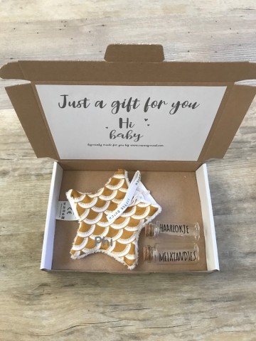 Baby box knuffeldoek met flesjes